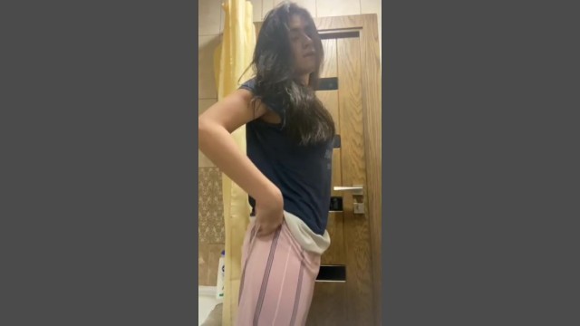 Почему бы не посмотреть на узбекскую попочку?